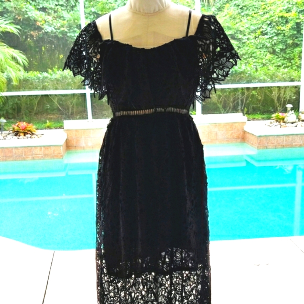 Off The Shoulder crochet midi dress - Picture 4 of 14